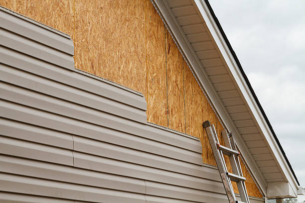 Professional Siding Replacement technician working in Richwood, NJ